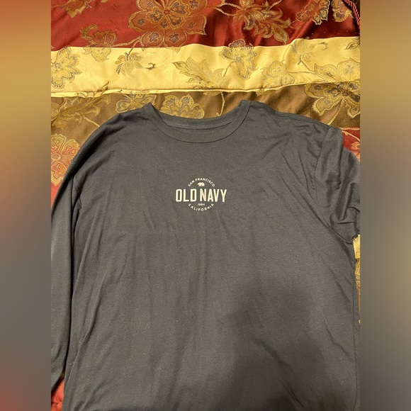 Men’s old navy size XL and M graphic long sleeve shirts - Picture 2 of 4